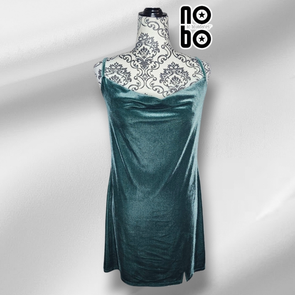 NO BOUNDARIES Green Velvet Slip Dress - Medium